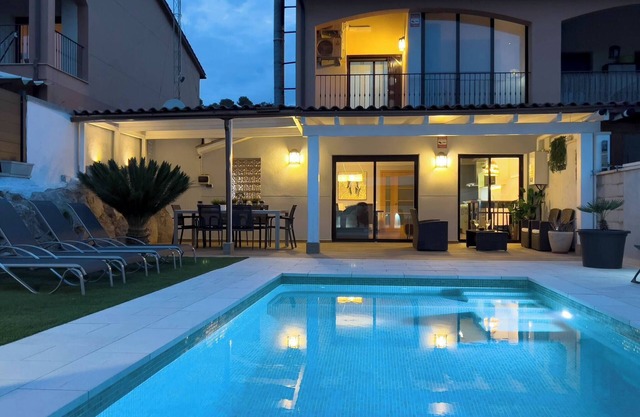 Villa SweetHome, Piscina privada,BBQ, 10min Sitges