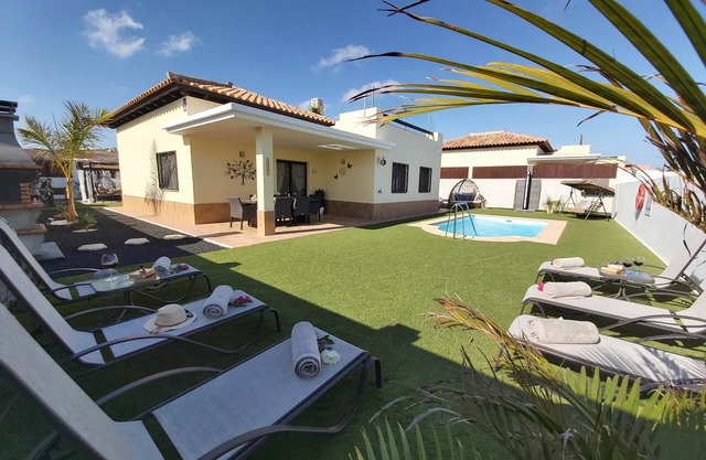 Villa Thais with private heated pool in Caleta de Fuste.