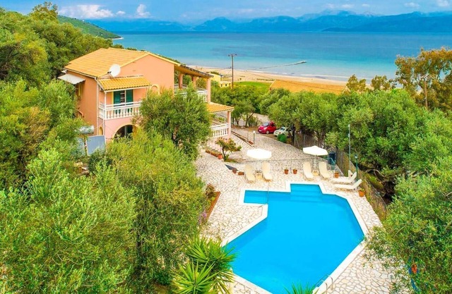Villa Thespina - Eight Bedroom Villa, Sleeps 16