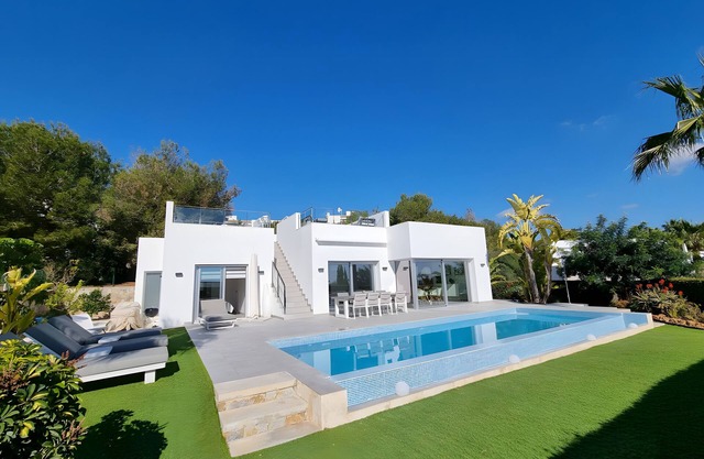 Villa 'Tipuana 7' with Sea View, Wi-Fi and Air Conditioning