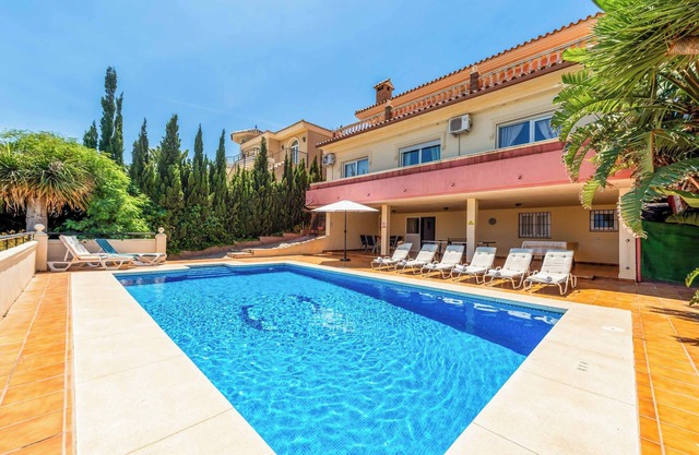 Villa Torrequebrada - Five Bedroom Villa, Sleeps 10