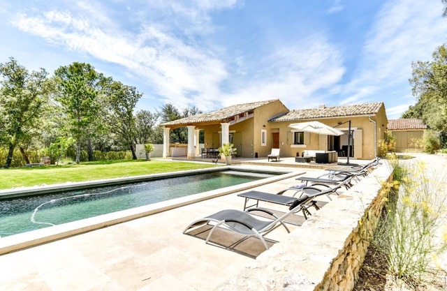 “Villa Tranquilla: Charming Retreat with Swimming Pool in Lourmarin”