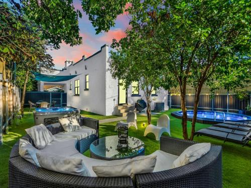 Villa Tranquillo Calle Ocho Pool & Hot Tub