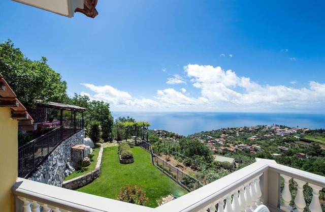 Villa Turtle with sea view and private pool