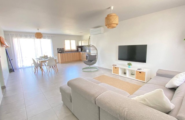 Villa under the pines with 3* pool, close to the ocean! ideal for families