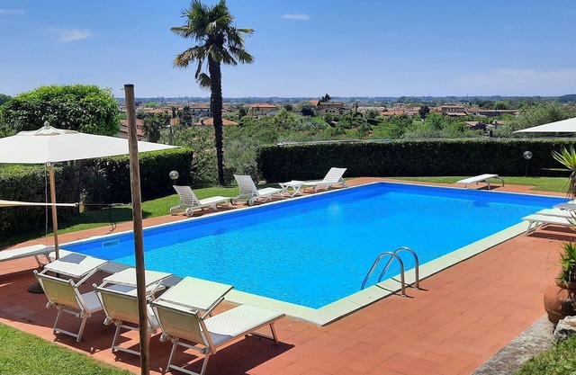 Villa Veranda, big private pool in relaxing green hills just 4 km from the beach