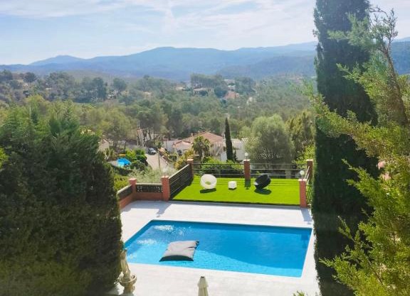 Villa Wanderlust Sitges Hills Exclusive pool only families