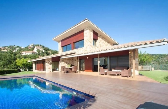 VILLA WITH PRIVATE POOL AND FANTASTIC MOUNTAIN AND SEA VIEWS