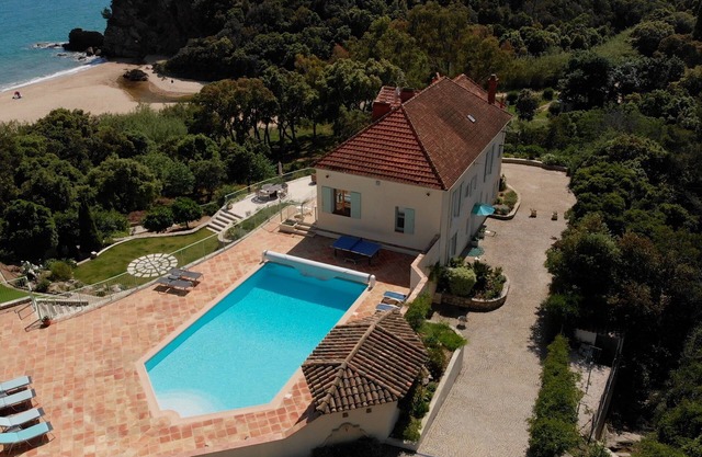 Villa With Garden Gate Straight Onto Beach
