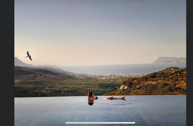 Villa with infinitive heated pool