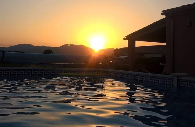 Villa with pool and view of mountains - fully accessible