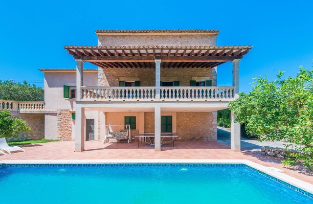 Villa with pool and view – Finca Can Guixe