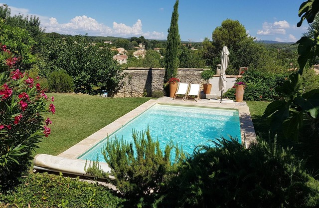Villa with pool in Provence