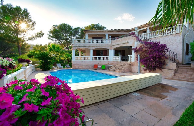 Villa with Pool small sea view/1km from the beach