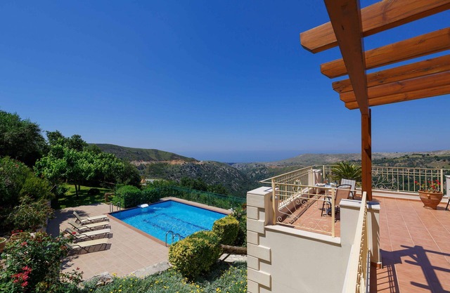 Villa with private pool & sea view for absolute privacy and serenity.
