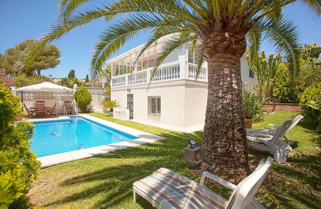 Villa with private pool close to the beach, Costabella Marbella