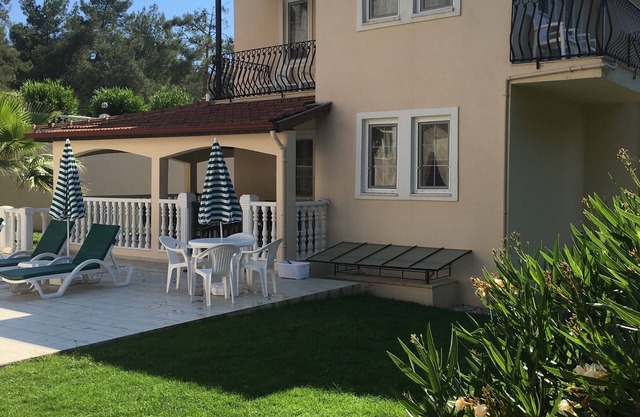 Villa With Private Pool, Terrace, Garden and Covered Games Area.