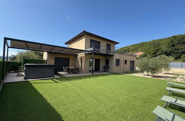 Villa with Private Swim Spa and 4 Suites, Close to Town