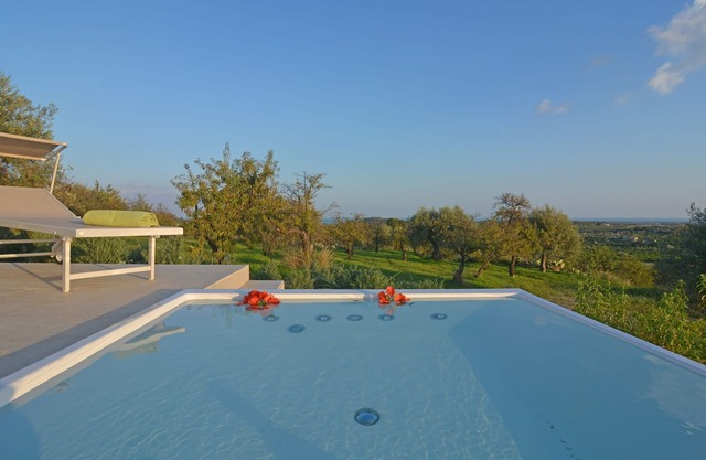 Villa with spectacular sea view near the center of Noto and services, you will love it.