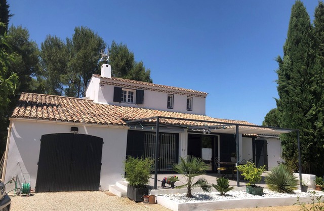 Villa with swimming pool in Pertuis Sud Luberon in Provence