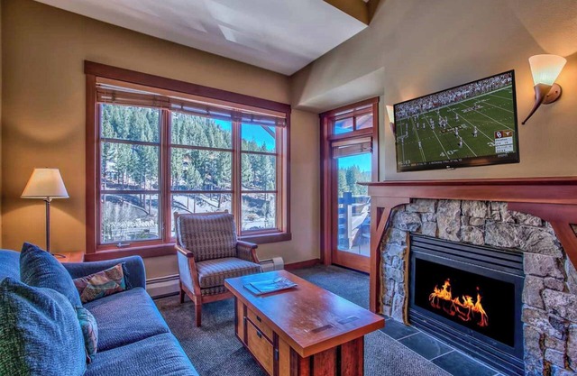 Village at Palisades Tahoe - 1BR/Sleeps 4 - Ski-in/Ski-out, Top Floor, End Unit