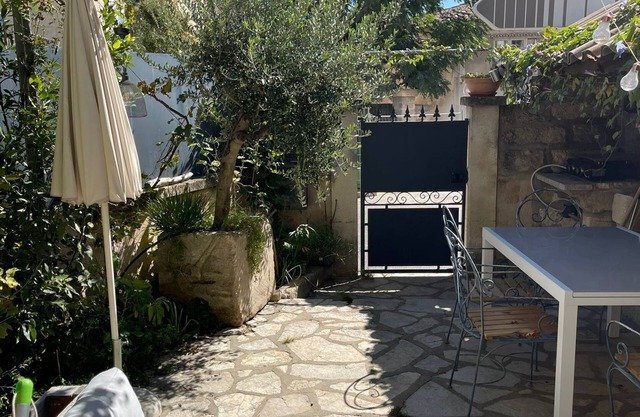Village house between vineyards and Occitan countryside