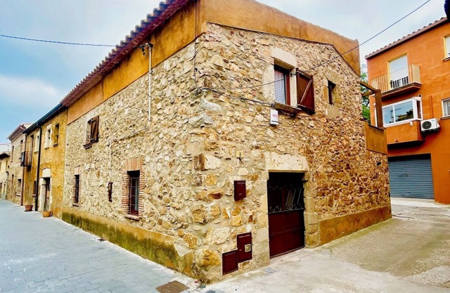 Village house in Palamós