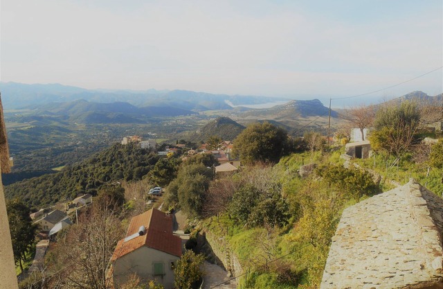 Village house with breathtaking views of the Gulf of Saint-Florent