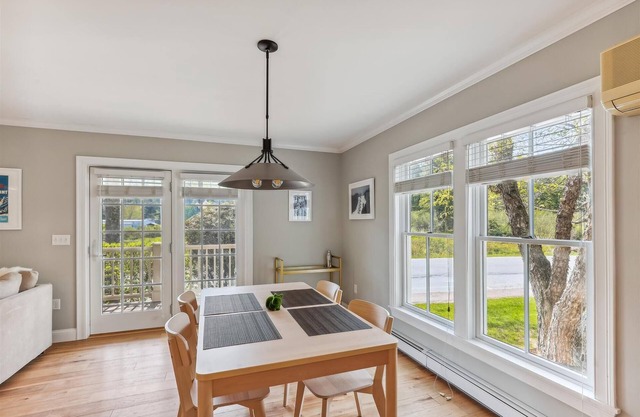 Village Sunrise: 2 br, fireplace, a/c, game room, walkable to Village!