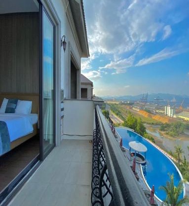 Villas beverlyhill Hạ Long bể bơi vô cực view biển