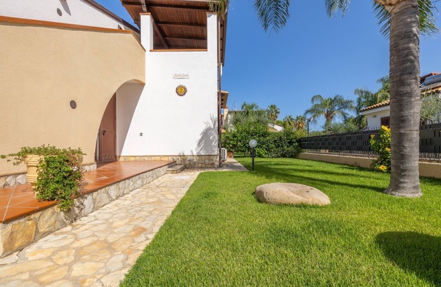 VILLECEFALU. Garden Villa near the beach. Self check-in
