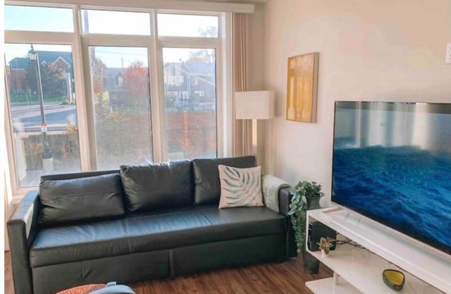 Vineland Townhouse | Wineries | Nature Hikes