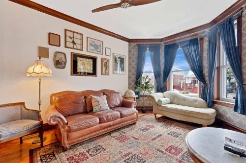 Vintage 3 Bed Condo in Chicagolands Trendy Berwyn condo