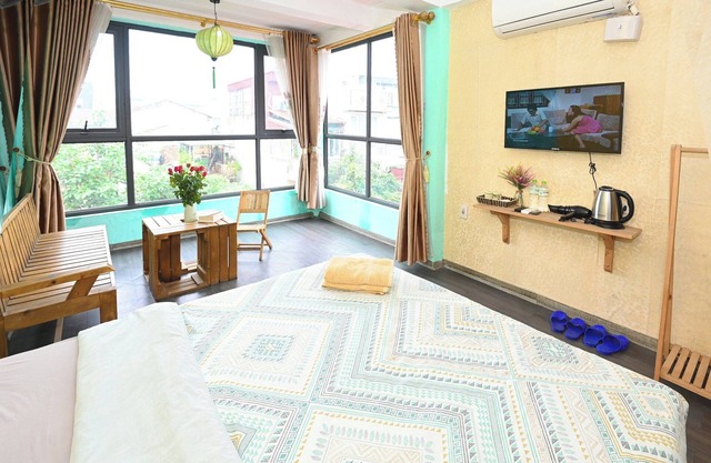 Vintage/Central Hanoi/3 mins walking to Hoan kiem Lake/city view/Sunnyhomestay