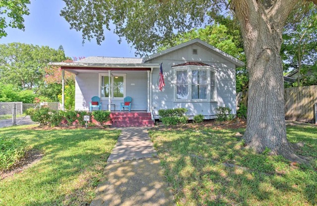 Vintage Corpus Christi Home - 2 Blocks From Beach!