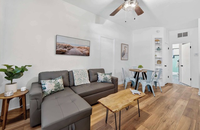 Vintage Florida Pet-Friendly Retreat