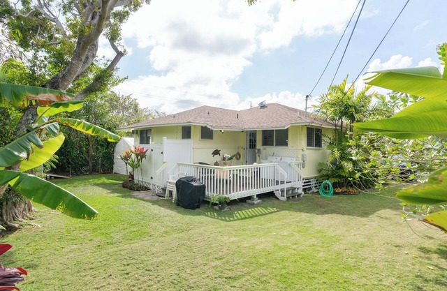 🌴 Vintage Hawai'ian style beach home 🌴