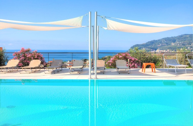 ViP Suite - apartment in modern Hi-Tech villa, with Jacuzzi and swimming pool, sea-view