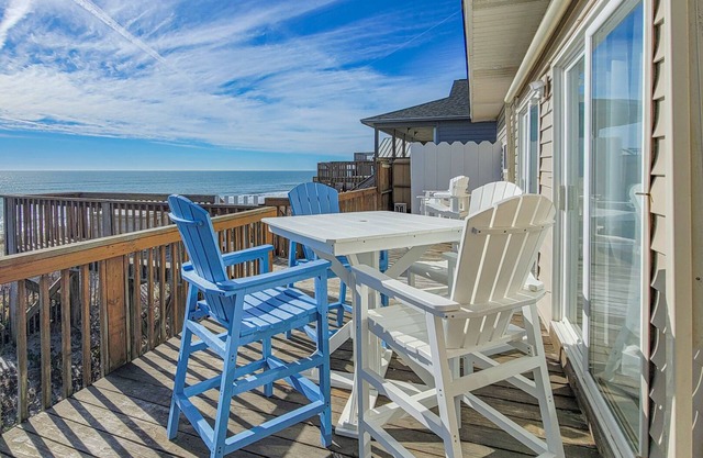 Virginia's Beach - Cozy Oceanfront Beach Cottage!