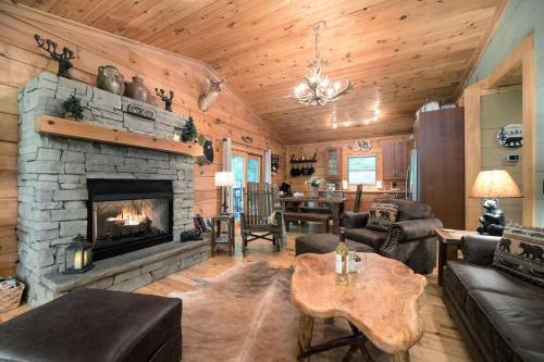 Visit WCU and Ski Sapphire Valley! Smoky Mtn Cabin