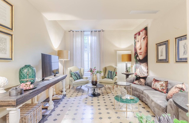 Vissi D'Arte, a Luxury Ground Floor Apartment with Private Garden inside the Walls of Lucca
