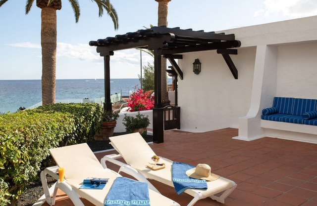 VISTA AJACHES | A romantic 2 bedroom bungalow at Playa Chica Beach