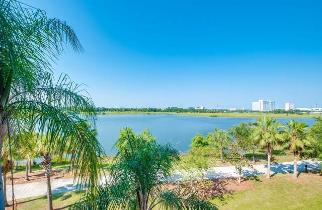 Vista Cay Lake Front Next to Clubhouse Huge.