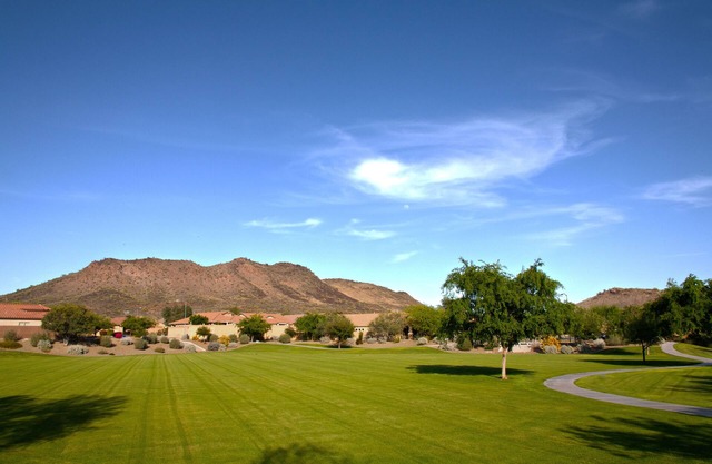 Vista Retreat-Spacious New Property with Stunning Mountain View