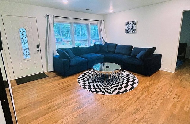 Visual Illusion themed 3-bedroom house near downtown Atlanta