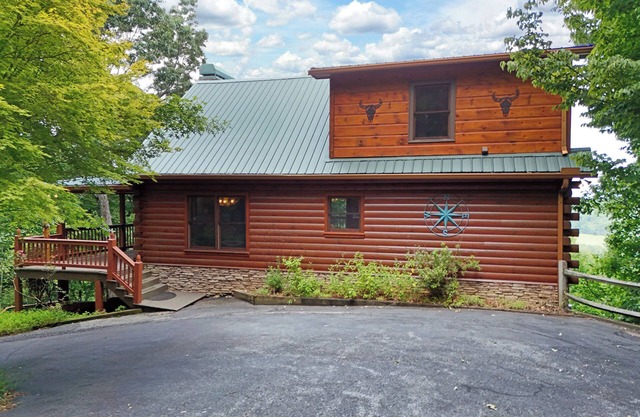 Viva LaVista - Luxury 3br/3ba- Great Mountain Views -Hot Tub- Pool Table- New Listing