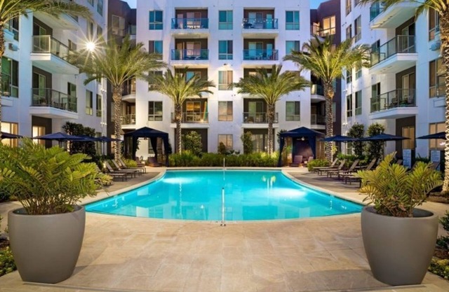 Vora Mission Valley East: Tranquil San Diego 1BR with WiFi & AC