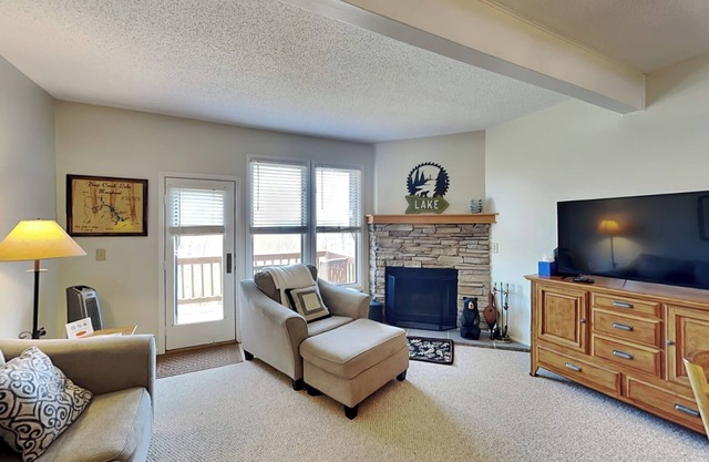 VOW 28 Beary Cozy | Ski In/Ski Out, Hot Tub, Lake Access
