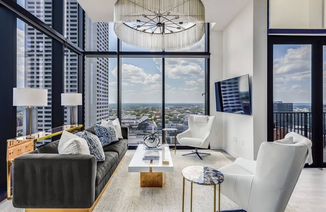 Vue Spectaculaire Penthouse by Atlanta Luxury Rentals