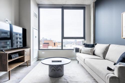 W Loop 1BR w Pool Gym nr Fulton Mkt L CHI-291